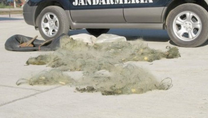 Plase monofilament şi peşte, confiscate de oamenii legii